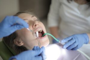 Jak dbać o zęby? Nie bój się stomatologa!