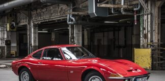 Czemu w Anglii Opel ma inny znaczek? Czemu w Anglii Opel ma inny znaczek?