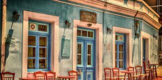 Jak ustawić krzesła przy stole? Jak ustawić krzesła przy stole?