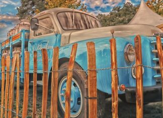 Ile waży Volvo V40?