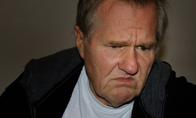 Na jakich obrotach szlifować drewno?