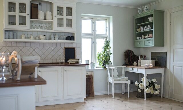 Jak przymocować komodę do ściany?