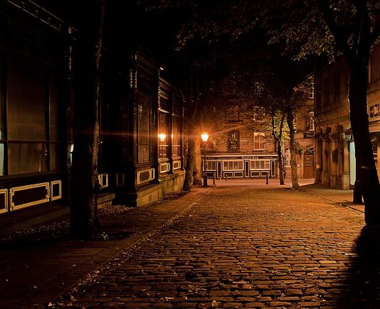 Dlaczego lampa solarna ciągle mruga?