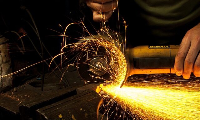 Dlaczego na szlifierkę kątową mówi się gumówka? Dlaczego na szlifierkę kątową mówi się gumówka?