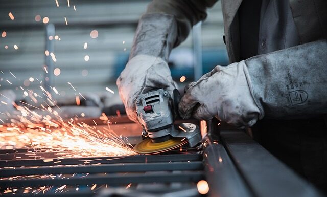 Jak bezpiecznie ciąć szlifierka kątowa? Jak bezpiecznie ciąć szlifierka kątowa?